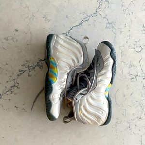 Womens sneaker size 7